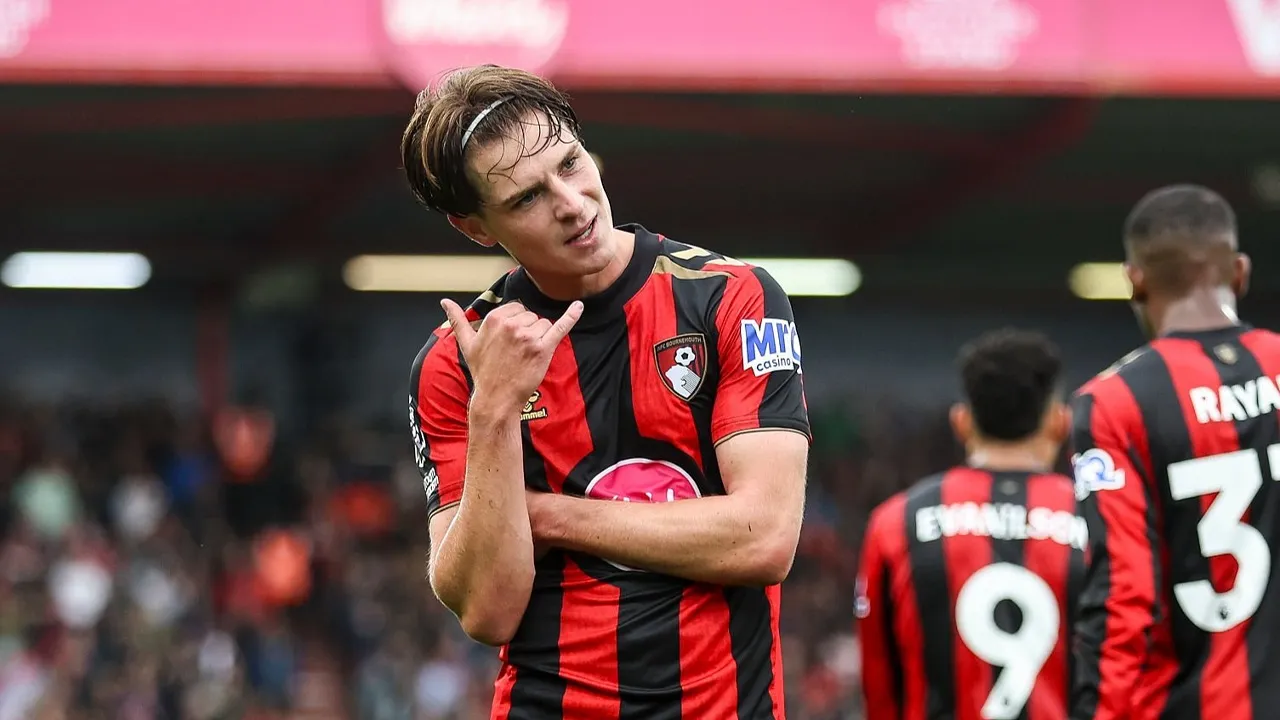 Bournemouth Patok Harga Alex Scott Lebih dari 100 Juta Poundsterling