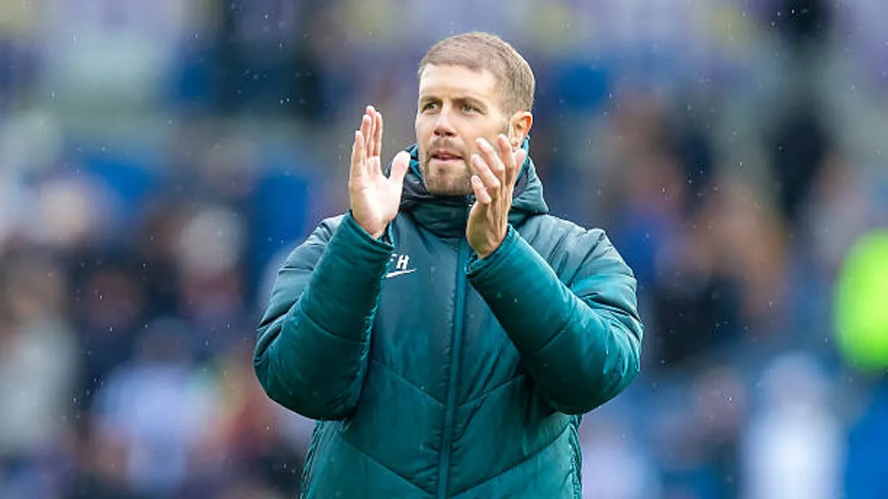 Manajemen Brighton tetap tenang meski Fabian Hurzeler mulai dikaitkan dengan pintu masuk Old Trafford