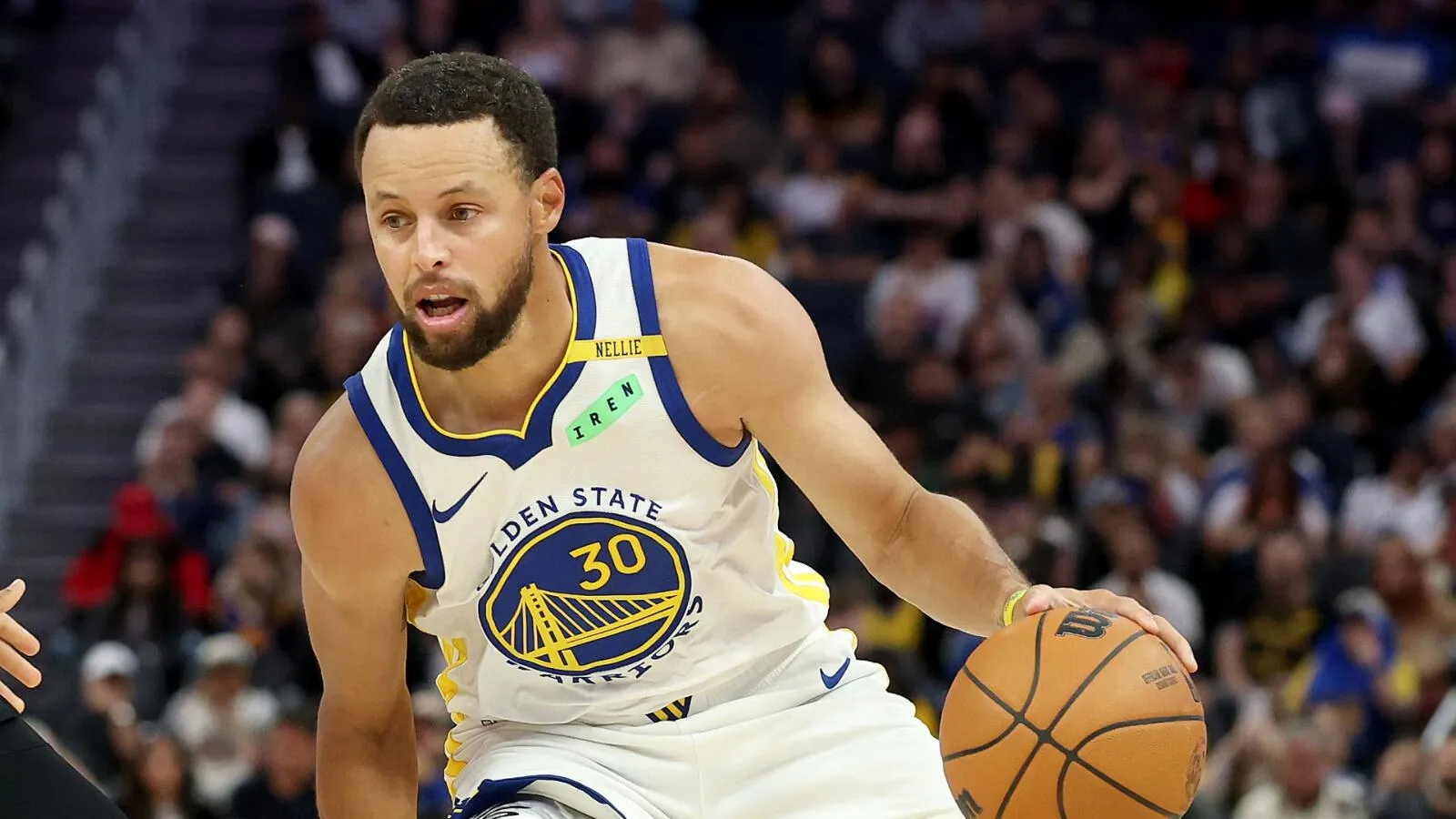 Curry Siap Tampil Lawan Lakers, Kabar Baik untuk Warriors - sumber: (mainbasket)