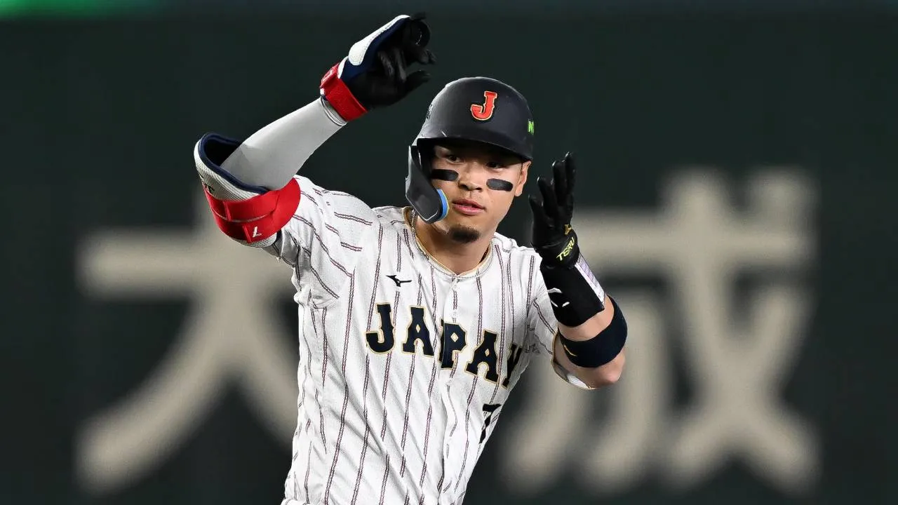 Teruaki Sato diperkirakan menarik perhatian banyak klub MLB karena pasar pemain bebas musim ini tidak memiliki banyak pemukul produktif yang sudah terbukti. (Foto: AP)