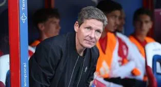 Jamie Carragher Sebut Posisi Oliver Glasner di Nottingham Forest Terancam