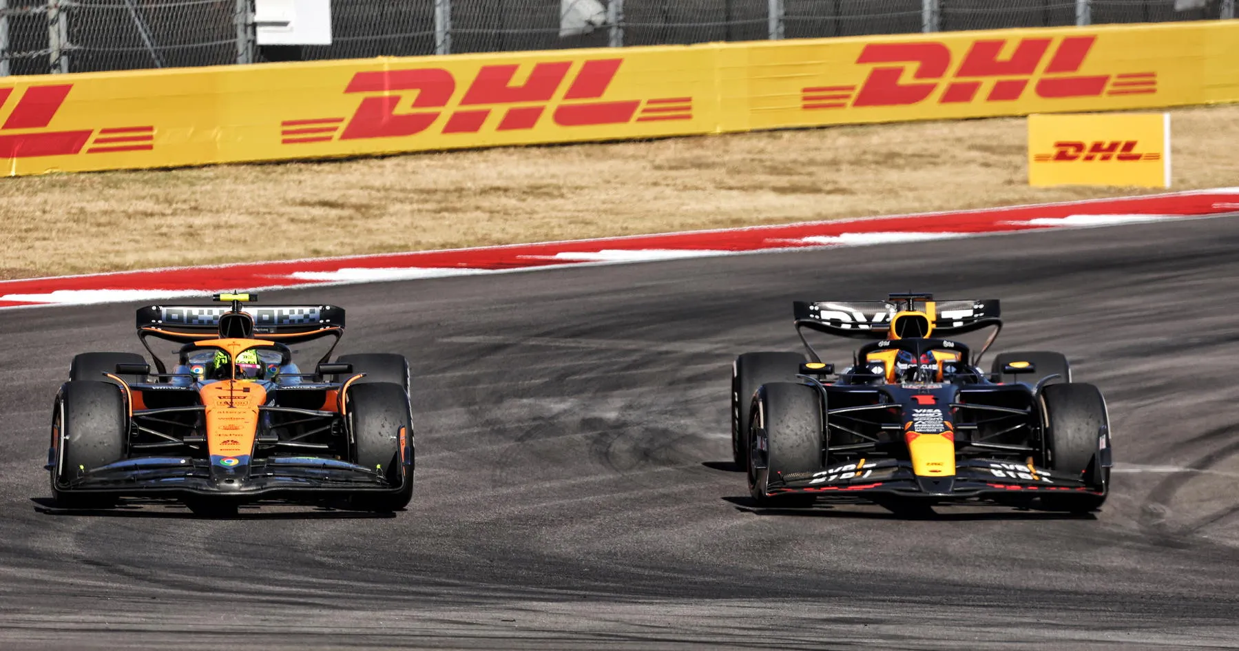 Perseteruan Verstappen-Norris Ubah Aturan F1, Ferrari Raih Tonggak Sejarah - sumber: (racingnews365)