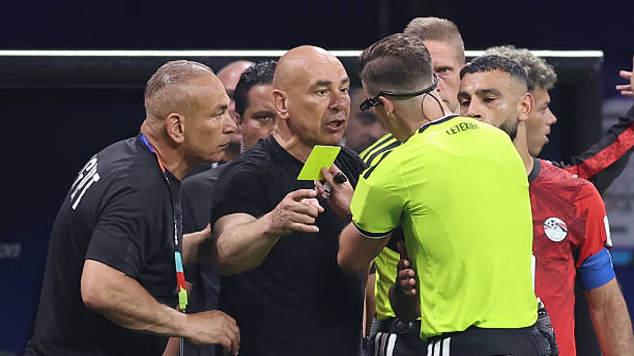 Sanksi Berat FIFA Terhadap Pelatih dan Pemain Mesir Usai Kritik Wasit
