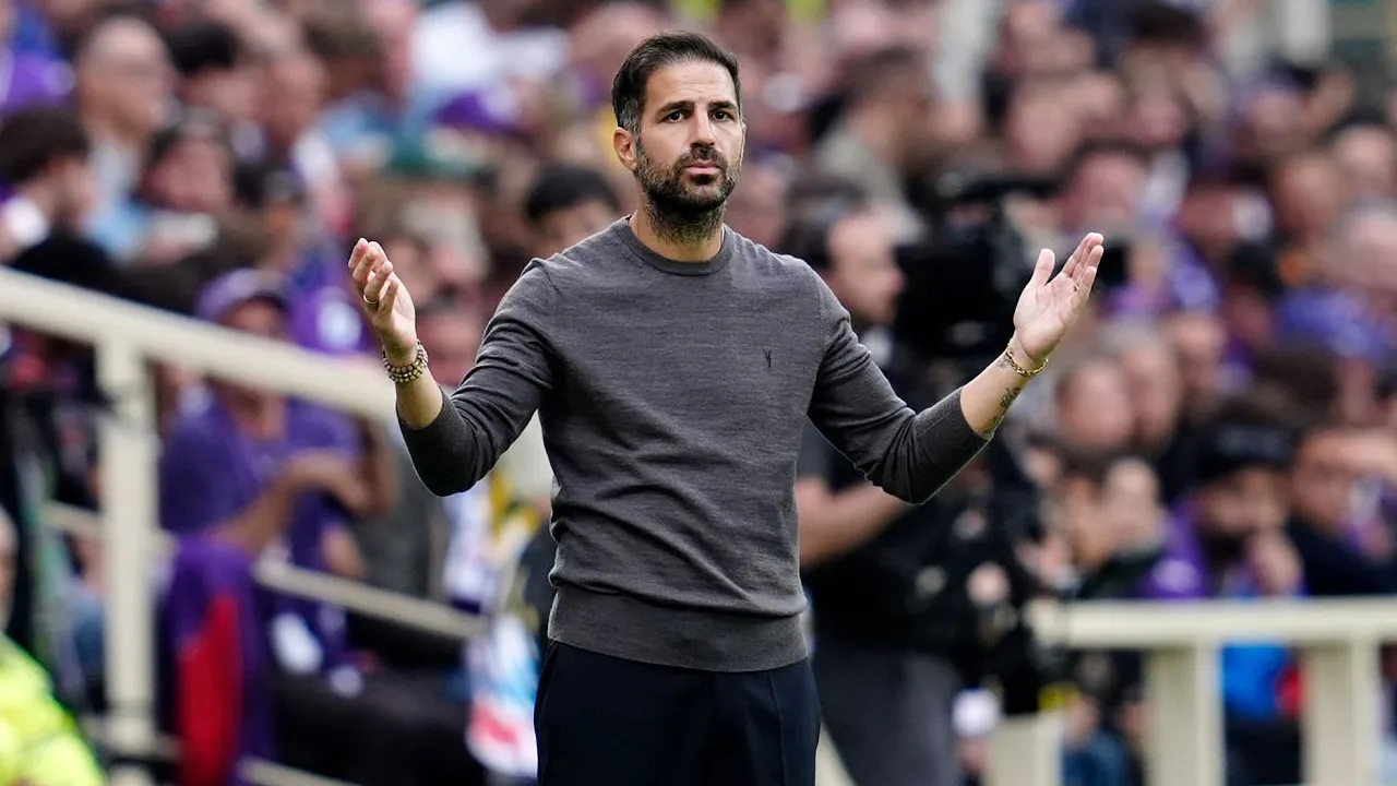 Cesc Fabregas Bantah Rumor Jadi Pengganti Michael Carrick di MU