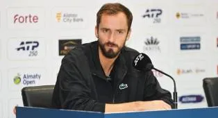 Daniil Medvedev Puji Pencapaian Alexander Zverev Menuju Akhir Musim
