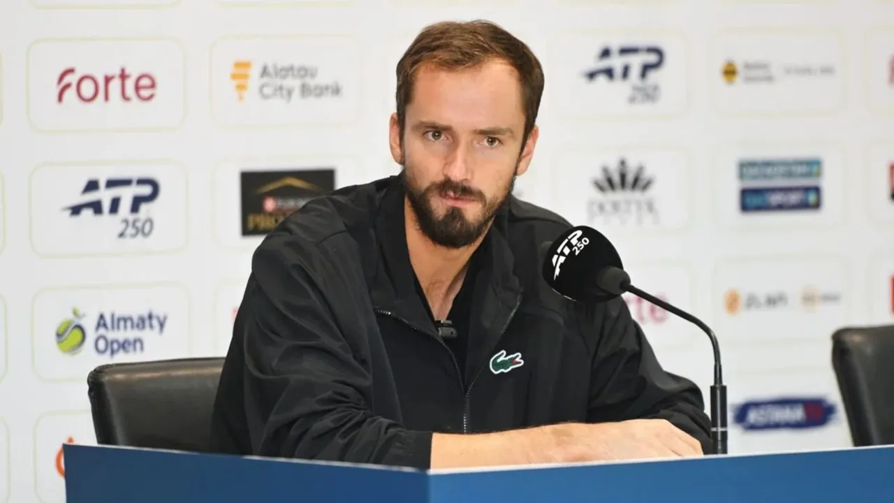 Daniil Medvedev Puji Pencapaian Alexander Zverev Menuju Akhir Musim 2026