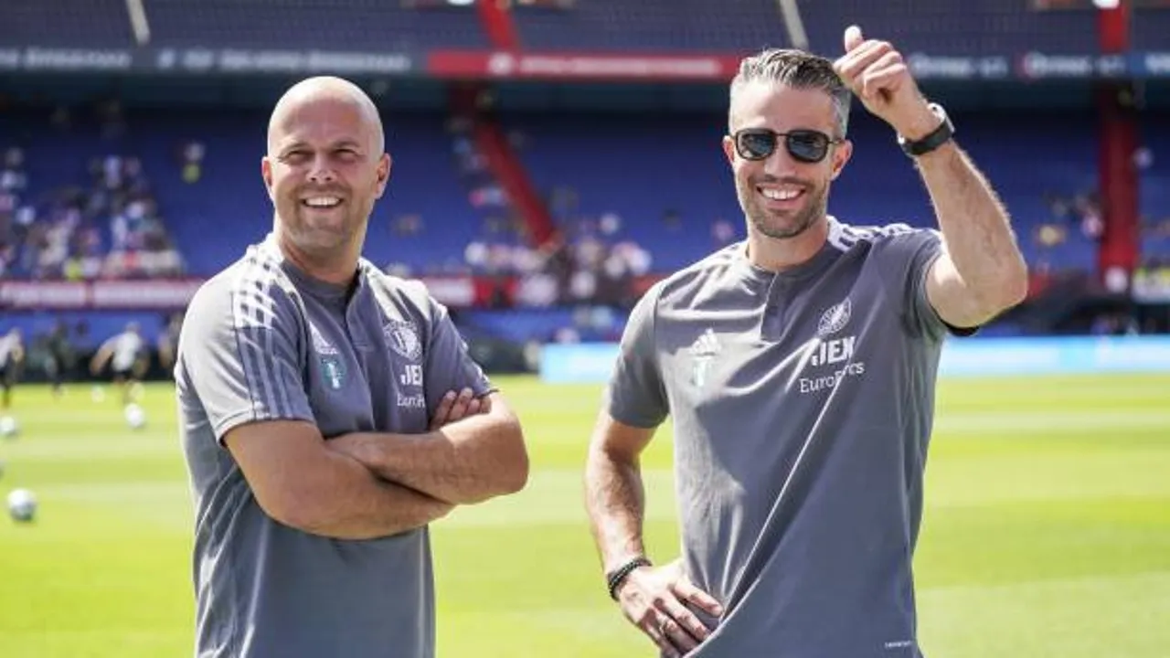 Dua Pelatih Asal Belanda Dikaitkan dengan Pintu Masuk Klub Premier League