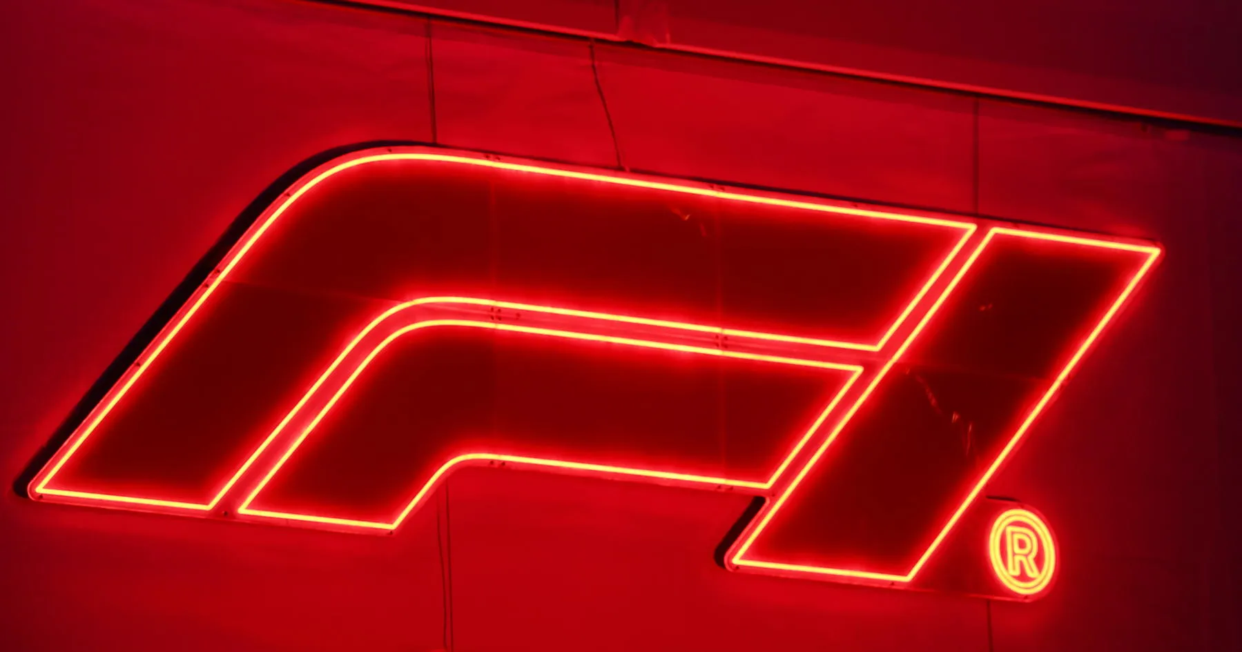 F1 dan Leica Luncurkan Kamera Edisi Formula 1 - sumber: (racingnews365)