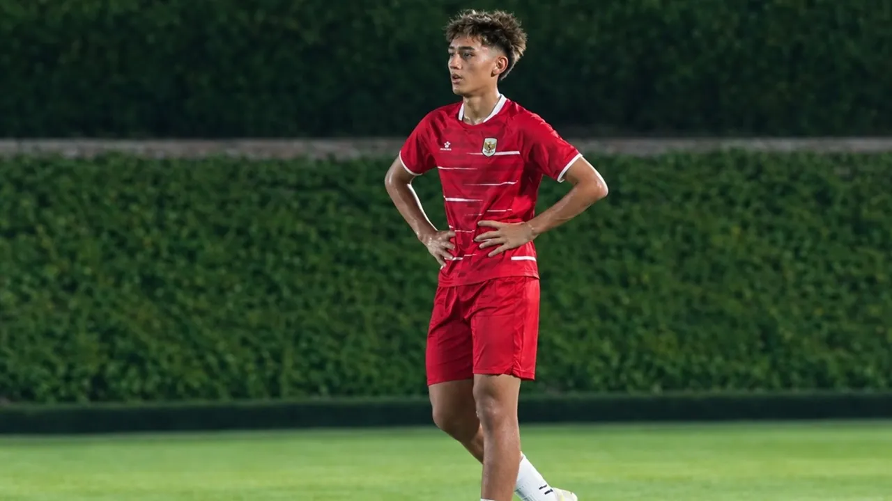 Joshua baker adik dari Mitchell Baker terlihat bergabung dengan TC Timnas Indonesia di China