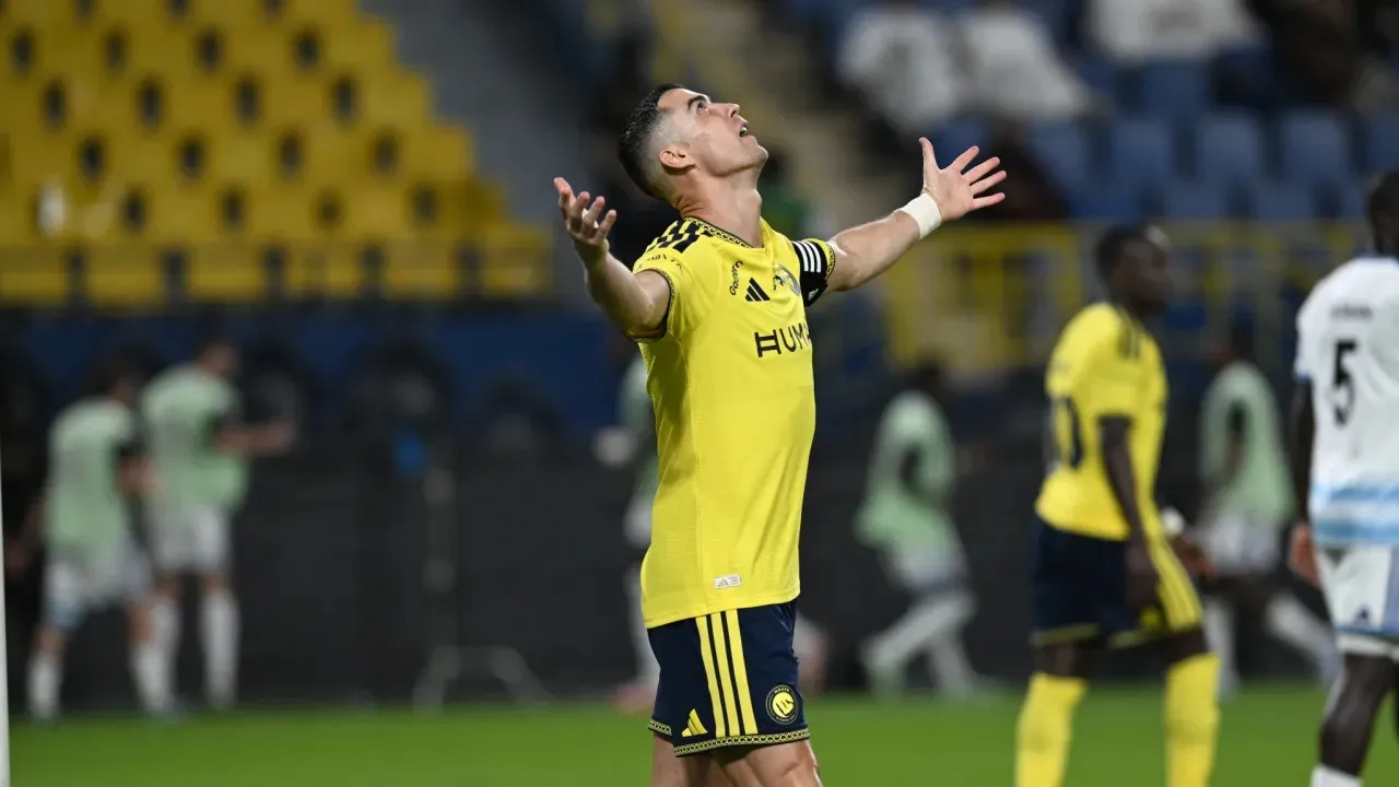 Cristiano Ronaldo gagal cetak gol dari titik penalti saat Al-Nassr vs Neom.