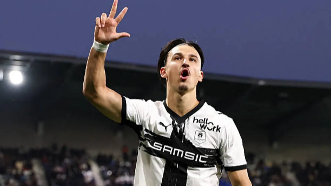 Leeds United dan Everton makin gencar memburu penyerang Rennes, Esteban Lepaul, yang tengah memimpin daftar pencetak gol Ligue 1