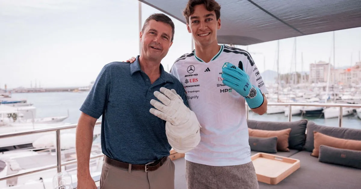 Mercedes Tunjuk Astronot NASA Sebagai Duta Tim F1 - sumber: (racingnews365)