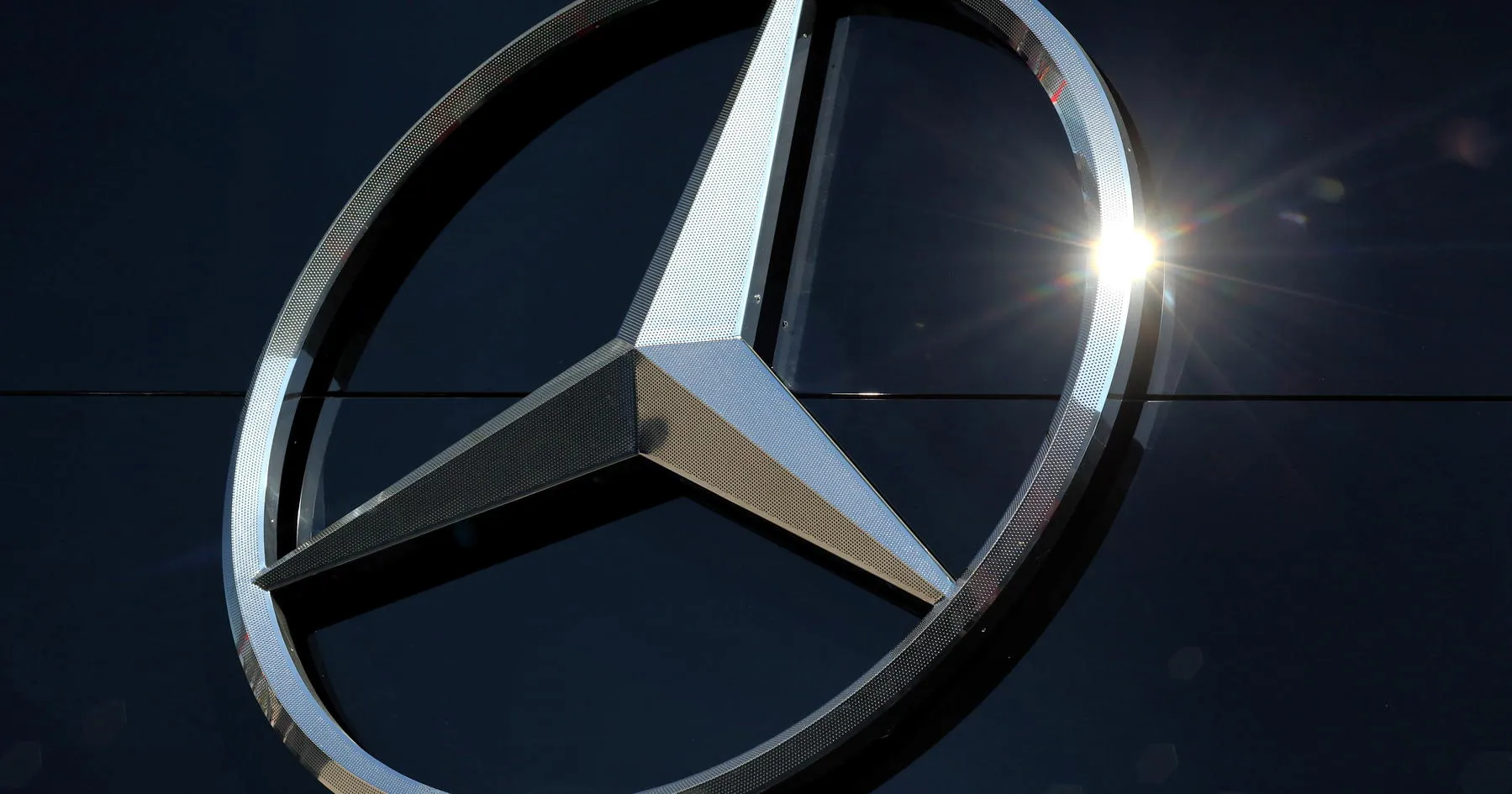 Perubahan Livery Mengejutkan Mercedes untuk GP Amerika Serikat - sumber: (racingnews365)