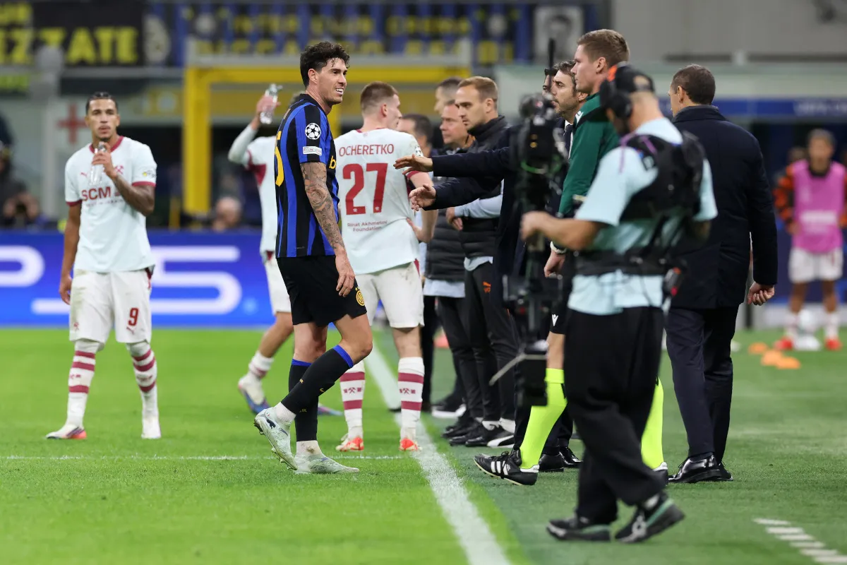 Chivu Kritik Kartu Merah Bastoni, Ungkap Instruksi Khusus di Jedah Babak - sumber: (footballitalia)
