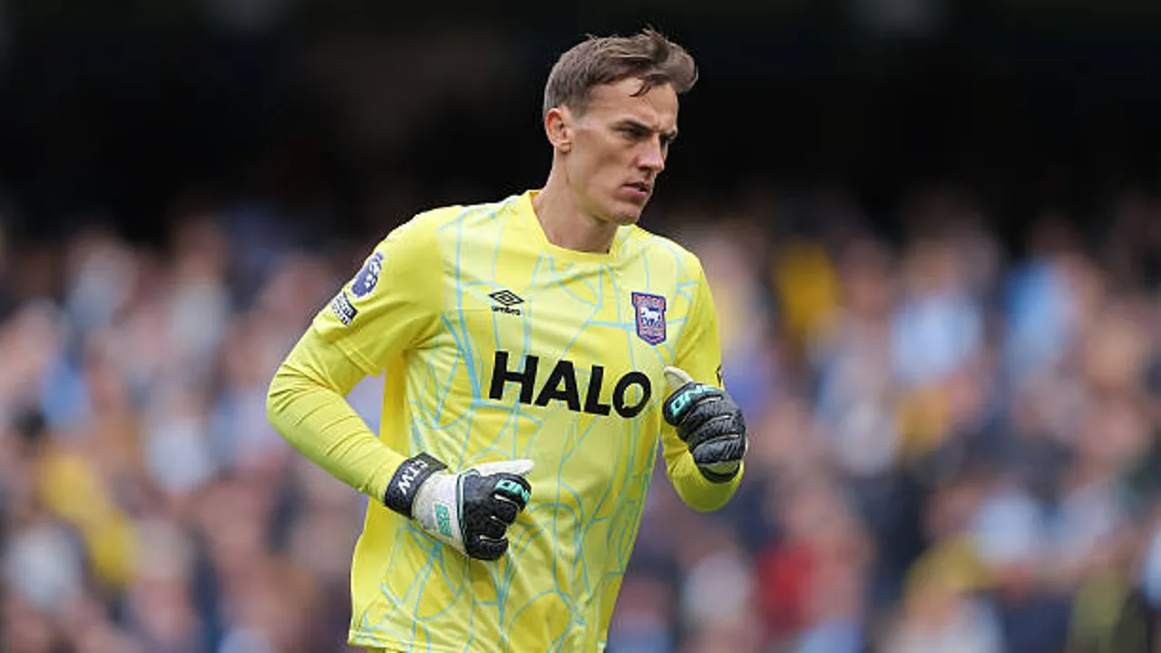 Christian Walton ungkap perjuangan bangkit usai cedera demi amankan posisi kiper utama Ipswich Town di Premier League