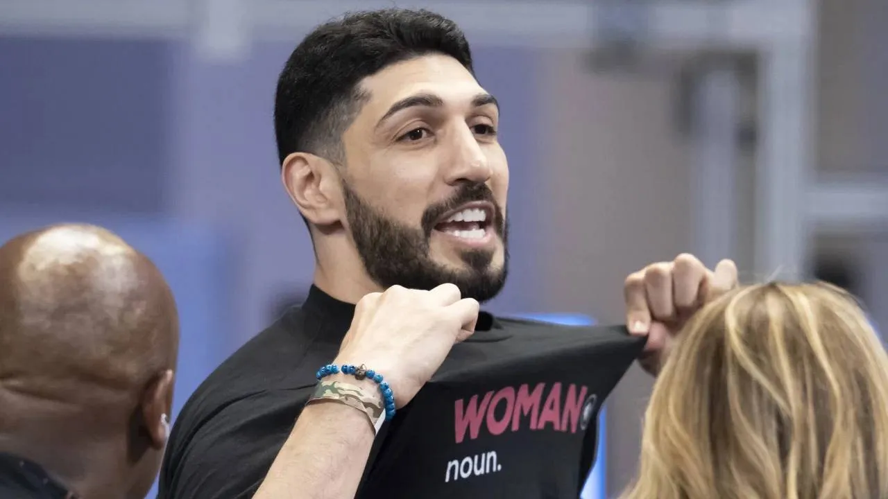 Enes Kanter Freedom ditolak masuk setelah dirinya menolak tawaran menonton dari sebuah suite pribadi yang disediakan demi alasan keamanan. (Foto: AP)