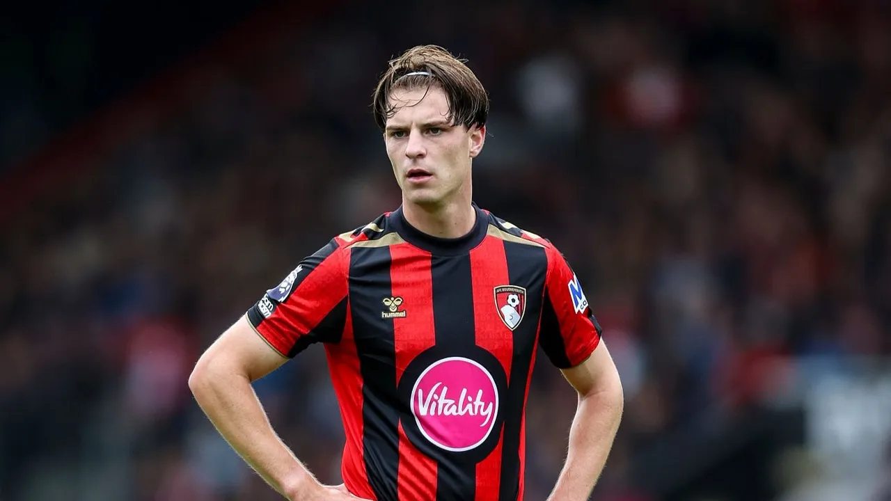 Bill Foley tegaskan Bournemouth terus berupaya memperpanjang kontrak Alex Scott di tengah ketertarikan dari Chelsea