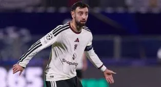 Kritik Taktik Carrick, Carragher Semprot Balik Bruno Fernandes