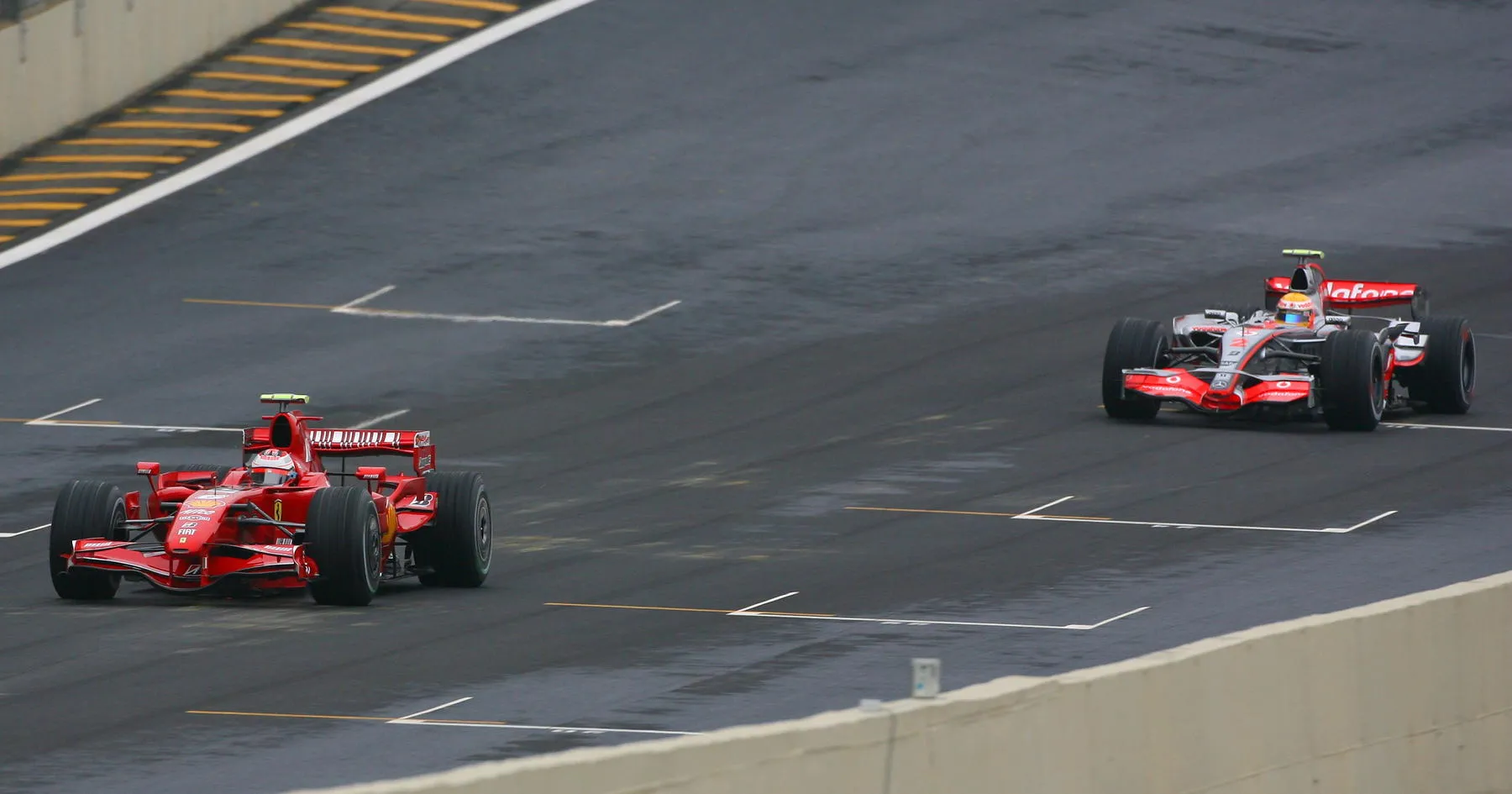 Lewis Hamilton Gagal Raih Gelar F1 dalam Final Dramatis - sumber: (racingnews365)