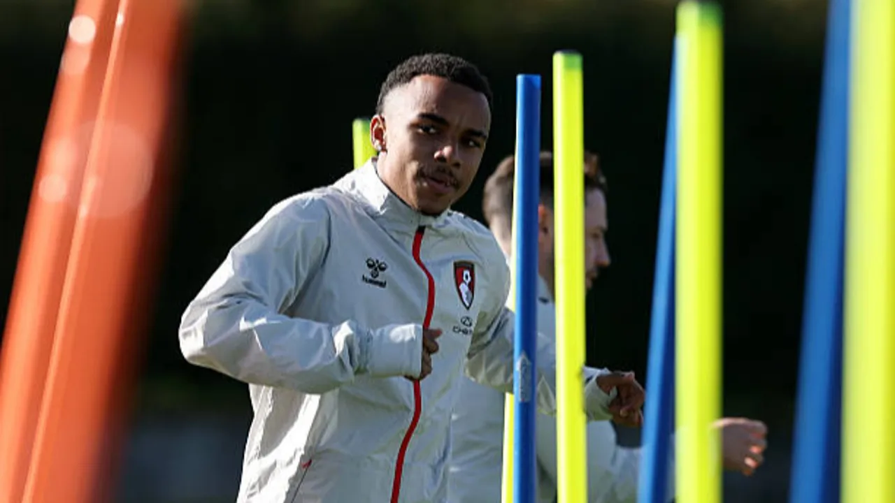 Marco Rose konfirmasi Eli Junior Kroupi kembali berlatih bersama Bournemouth usai pulih cedera dan siap tampil lawan Manchester United