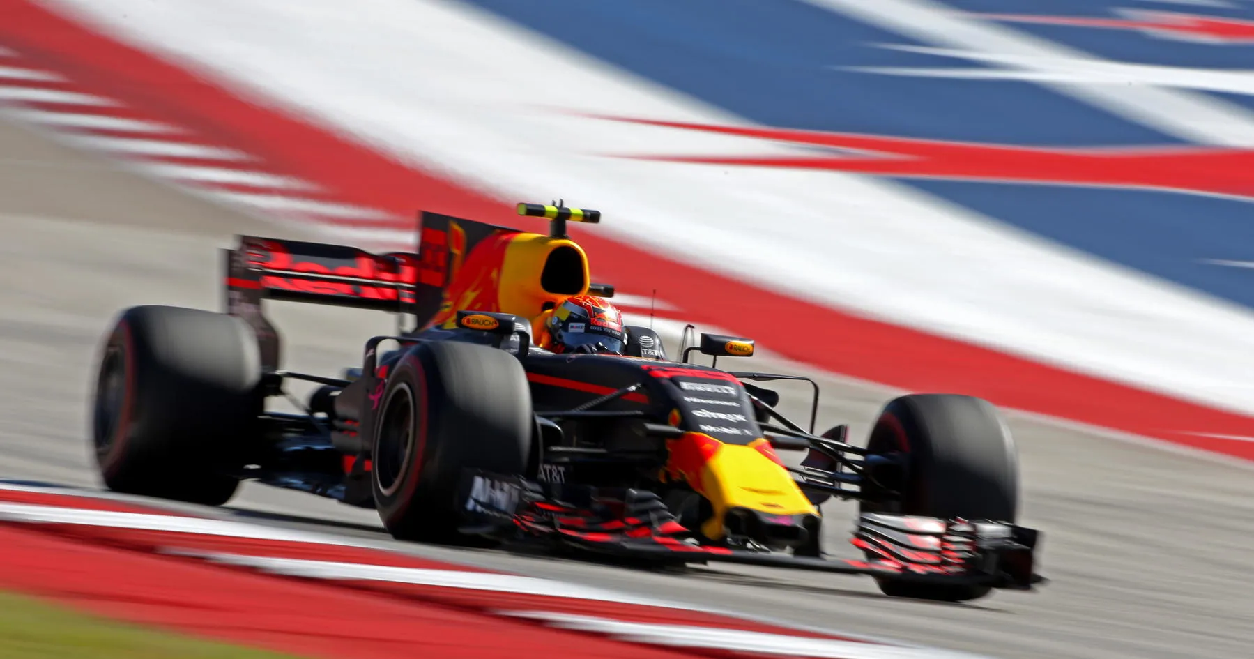 Max Verstappen Ditarik dari Ruang Dinginkan Usai Podium Dicabut - sumber: (racingnews365)