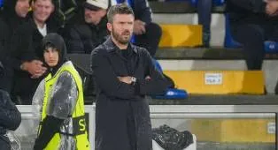 Michael Carrick Tak Pikirkan Jabatannya Usai MU Dibantai Como