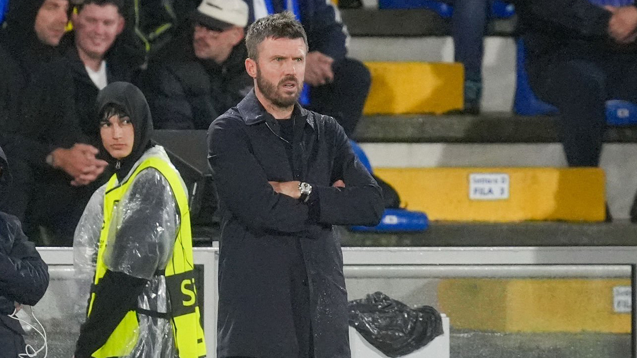 Michael Carrick Tak Pikirkan Jabatannya Usai MU Dibantai Como