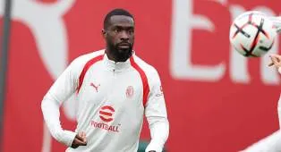Newcastle United Bidik Bek AC Milan Fikayo Tomori Secara Gratis
