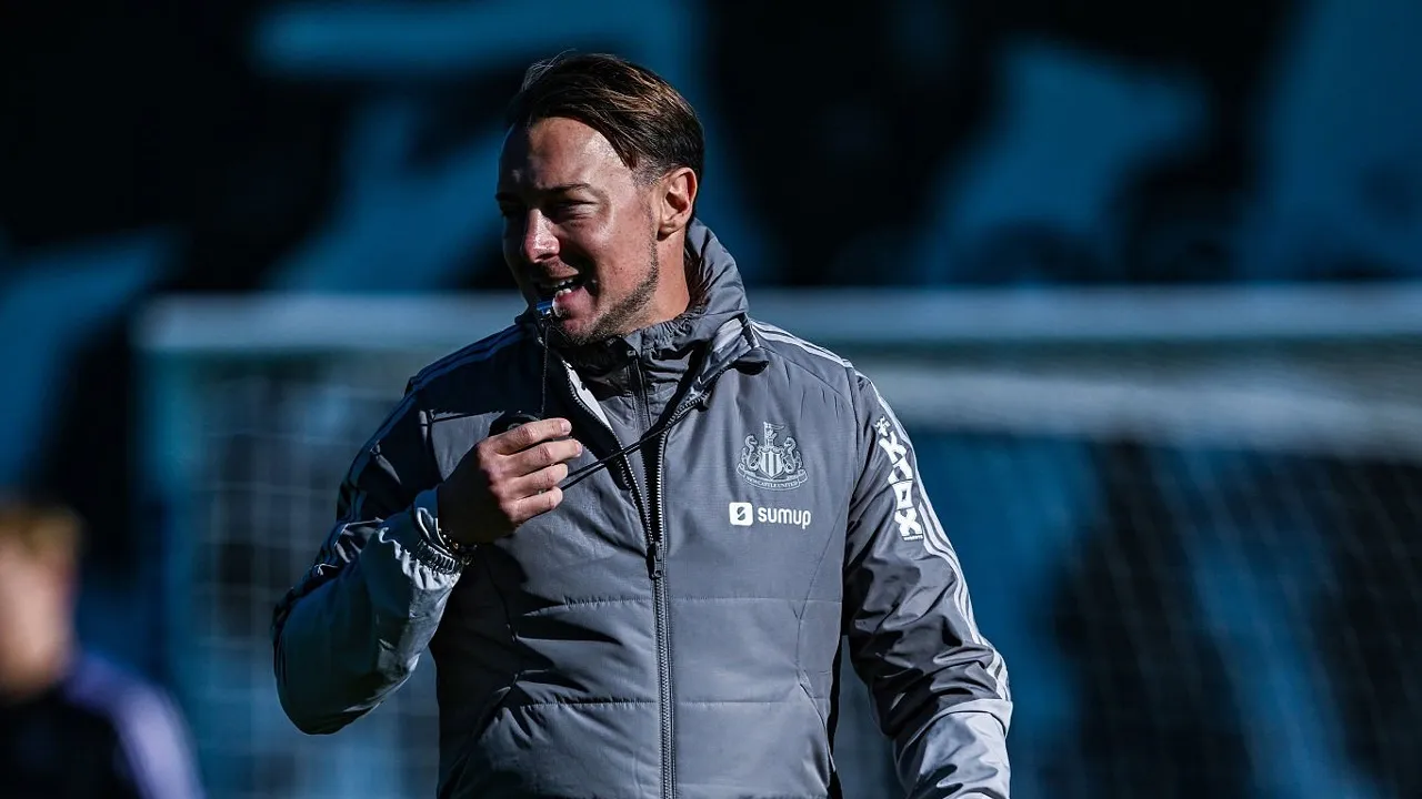 Newcastle United bakal memprioritaskan perburuan bek tengah baru demi memperkuat kedalaman lini belakang pada bursa transfer Januari