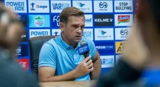 Pelatih Persib Analisa Potensi Bahaya Armada Madura United