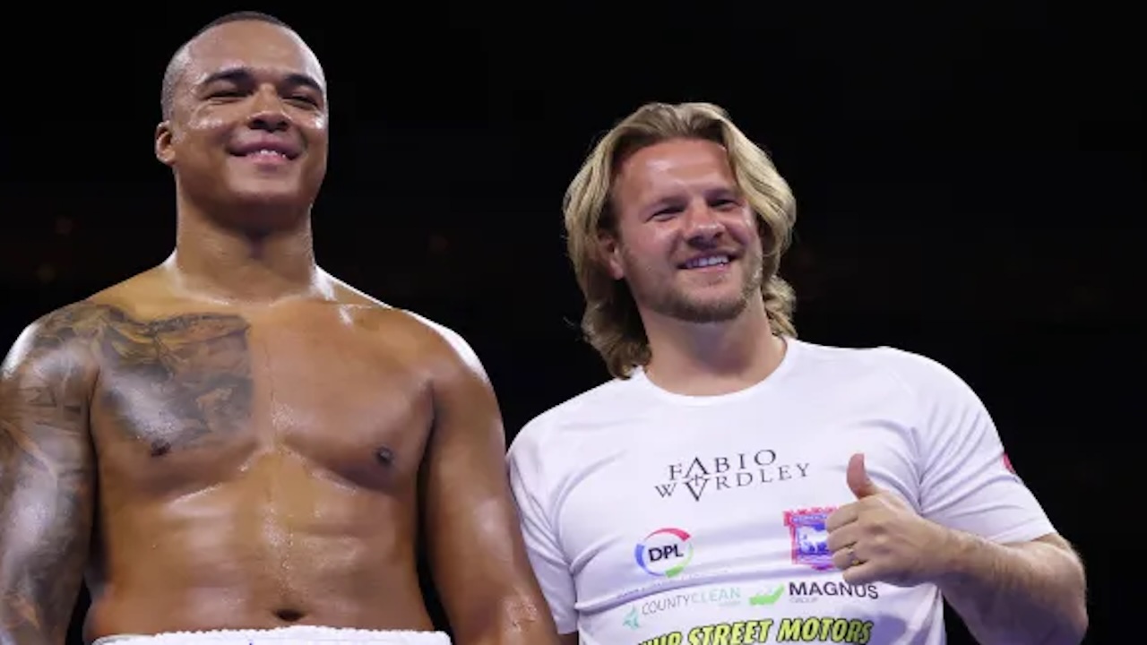 Tyson Fury Puji Ben Davison Usai Selamatkan Wardley dari Pukulan Dubois