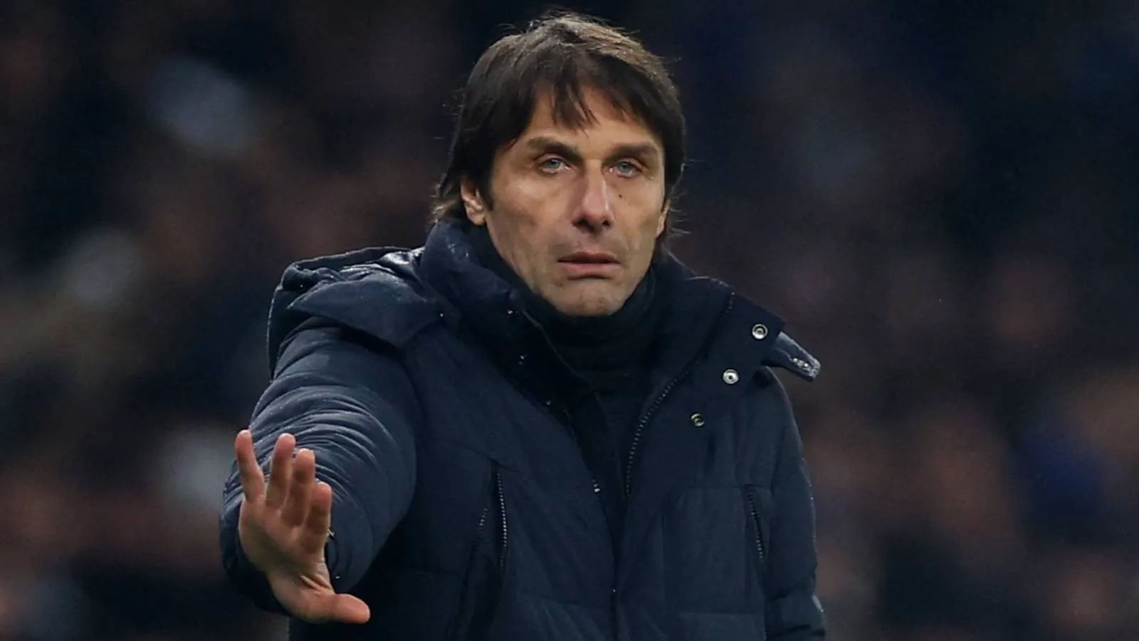 Antonio Conte Angkat Bicara Usai Dikaitkan dengan Kursi Manajer Manchester United - sumber: (givemesport)
