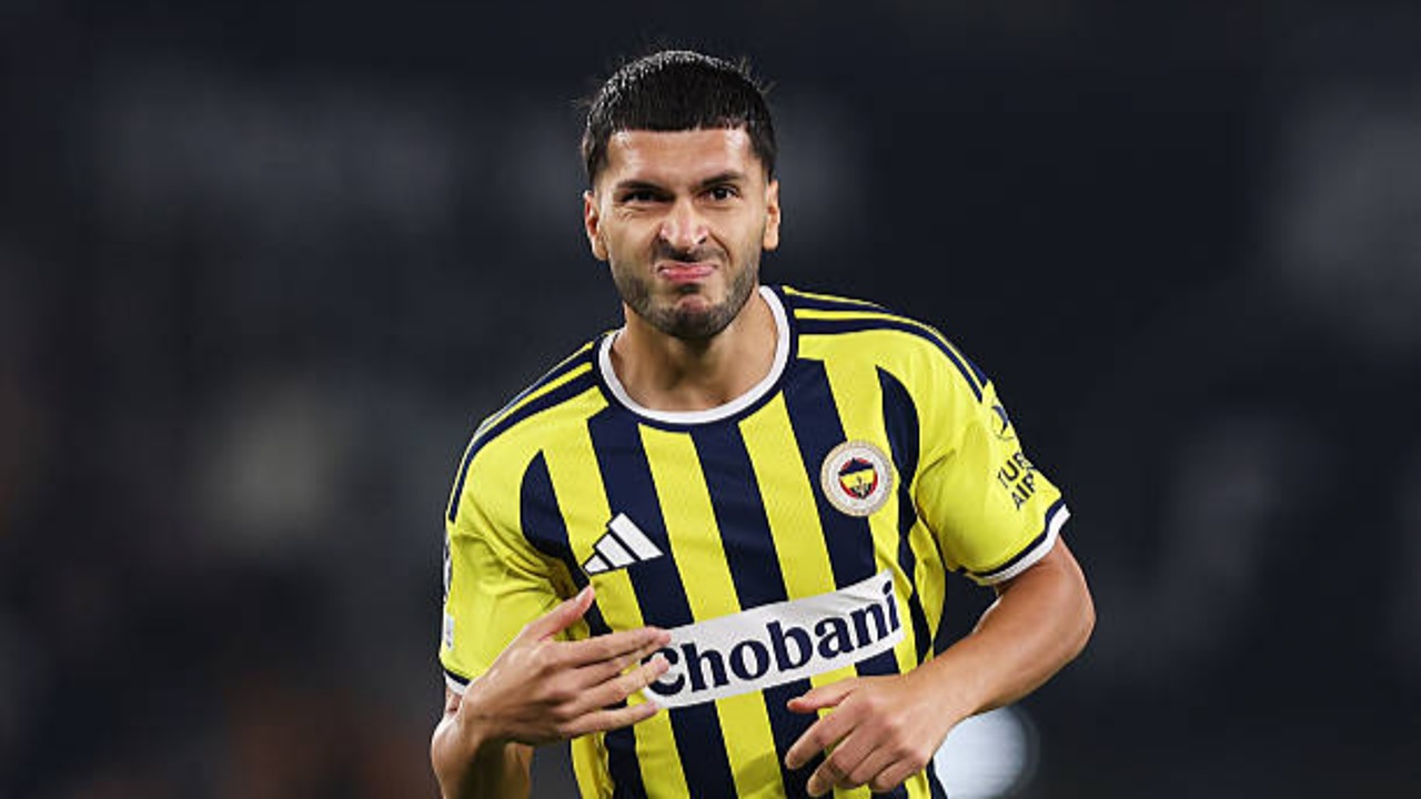 Aston Villa Lakukan Kontak dengan Agen Winger Fenerbahce, Oguz Aydin