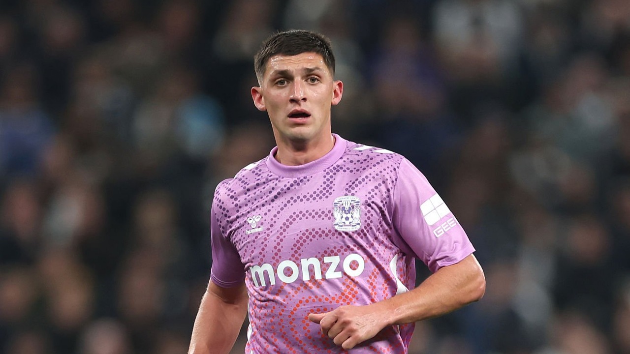 Bobby Thomas Jadi Bek Paling Sibuk di Premier League, Lampard Beri Pujian