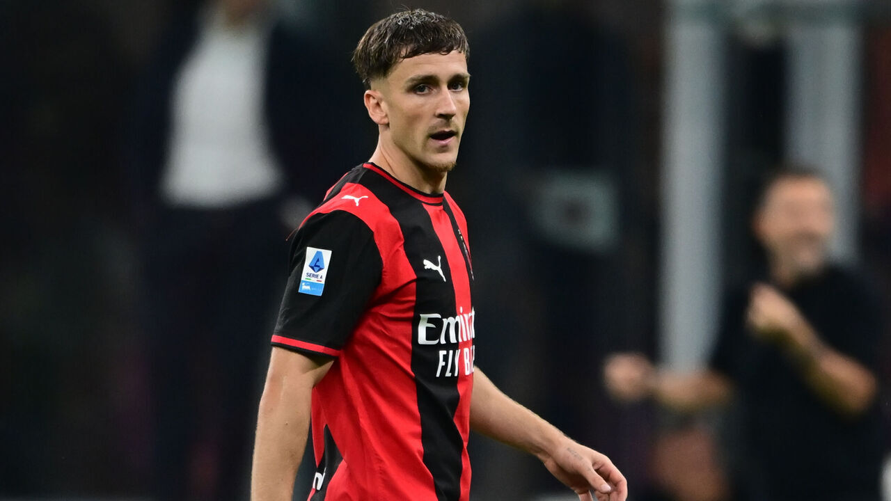 Cedera Alexis Saelemaekers dan Chukwueze Bikin Milan Krisis Wing-Back