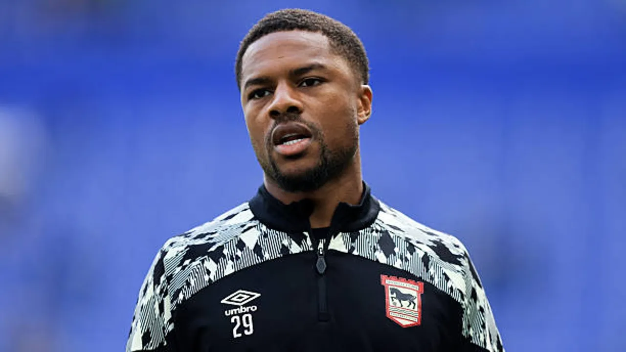 Chuba Akpom Minta Skuad Ipswich Town Waspadai Kekuatan Nottingham Forest