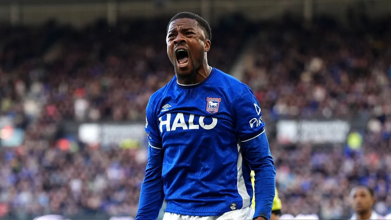 Chuba Akpom Sebut Performa Kandang Jadi Kunci Keselamatan Ipswich Town
