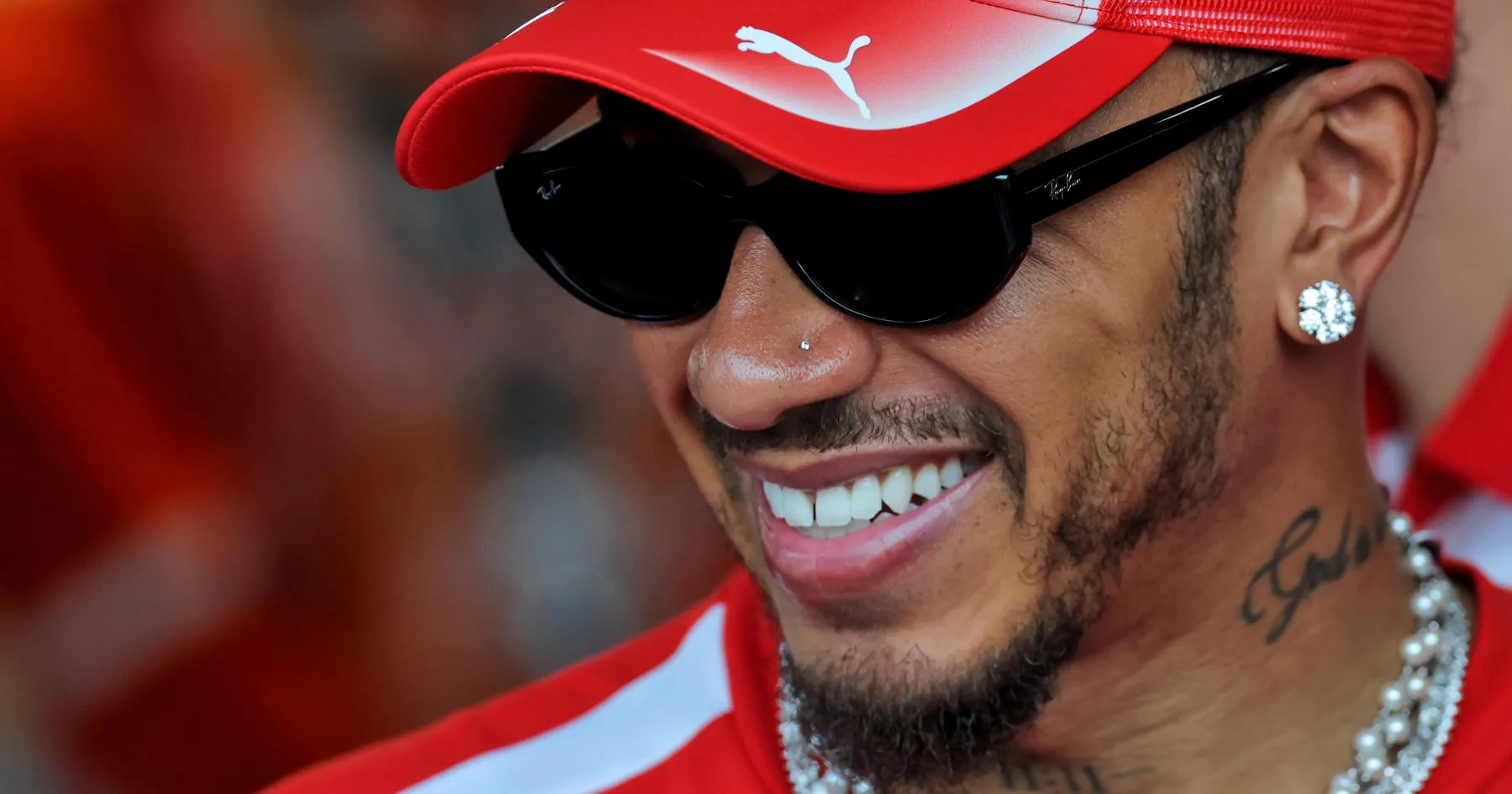 Lewis Hamilton Didorong Perpanjang Karier di F1 - sumber: (racingnews365)