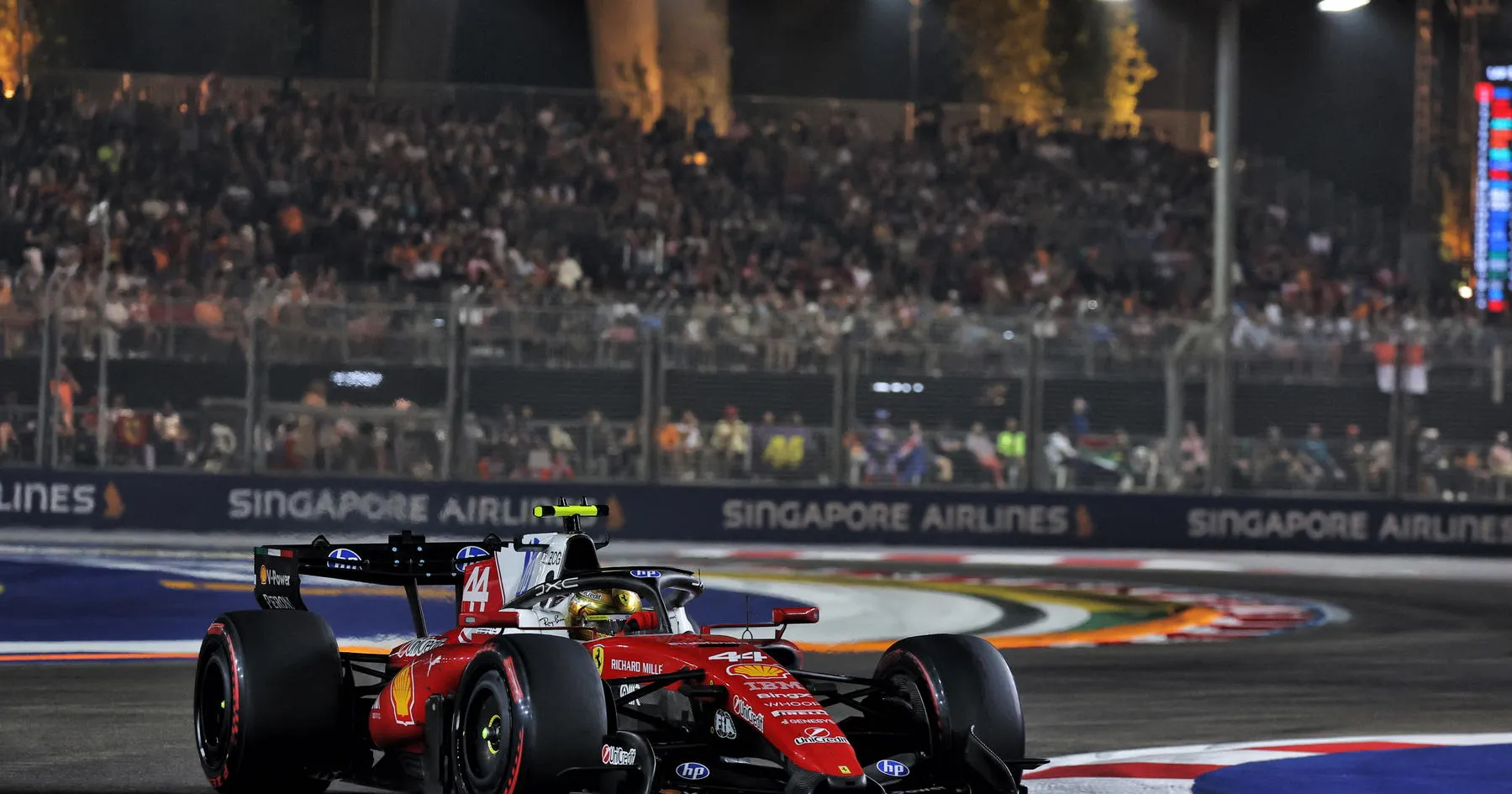 Lewis Hamilton Ungkap Alasan Abaikan Strategi Ferrari F1 - sumber: (racingnews365)