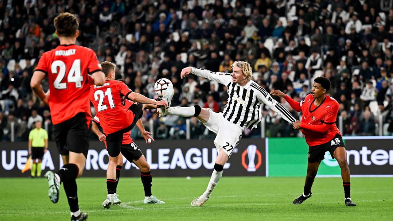Nick Woltemade Disanjung Media Italia, Randal Kolo Muani Dikritik
