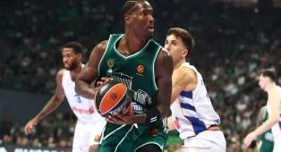 Nigel Hayes-Davis Buka Suara Usai Kalahkan Baskonia