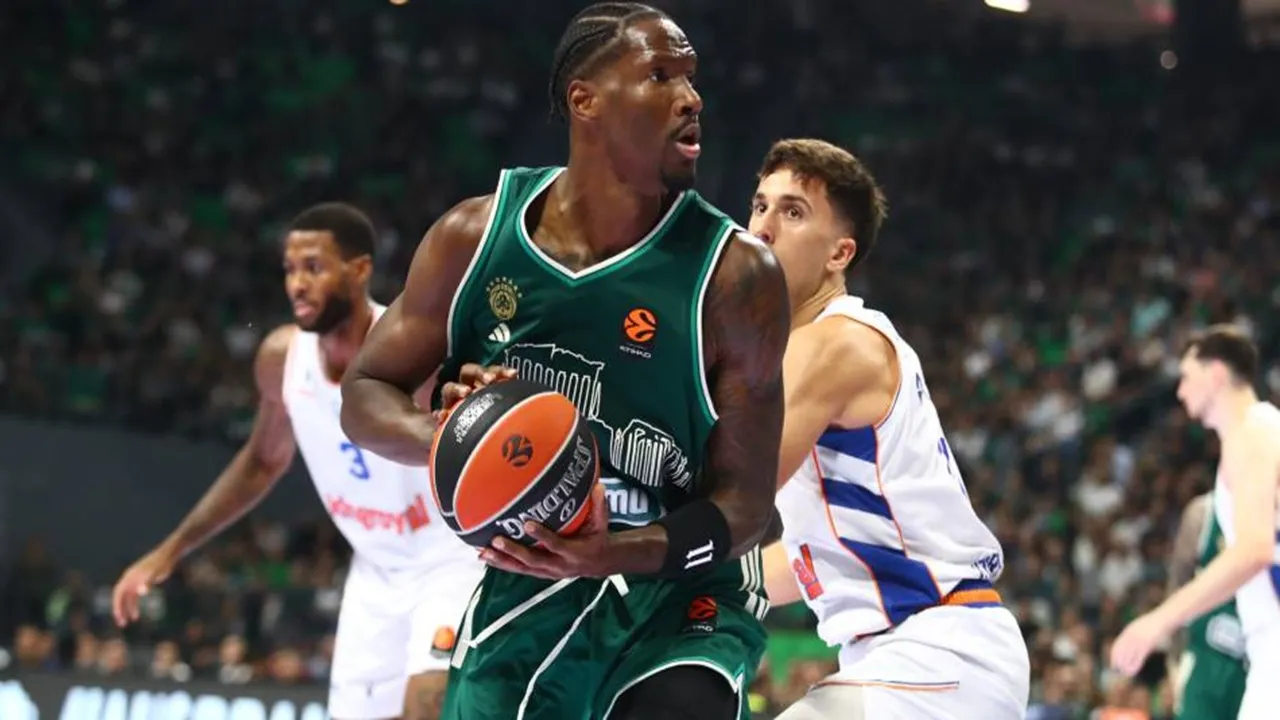 Nigel Hayes-Davis Buka Suara Usai Kalahkan Baskonia