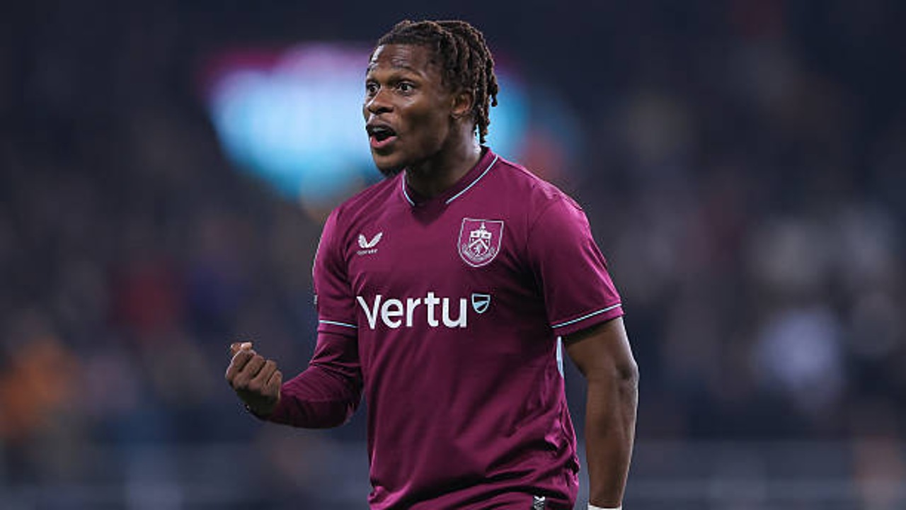 Valencia Bidik Kepulangan Largie Ramazani dari Leeds United