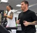 Canelo Alvarez Jelaskan Alasan Berlatih Bersama Tim Oleksandr Usyk
