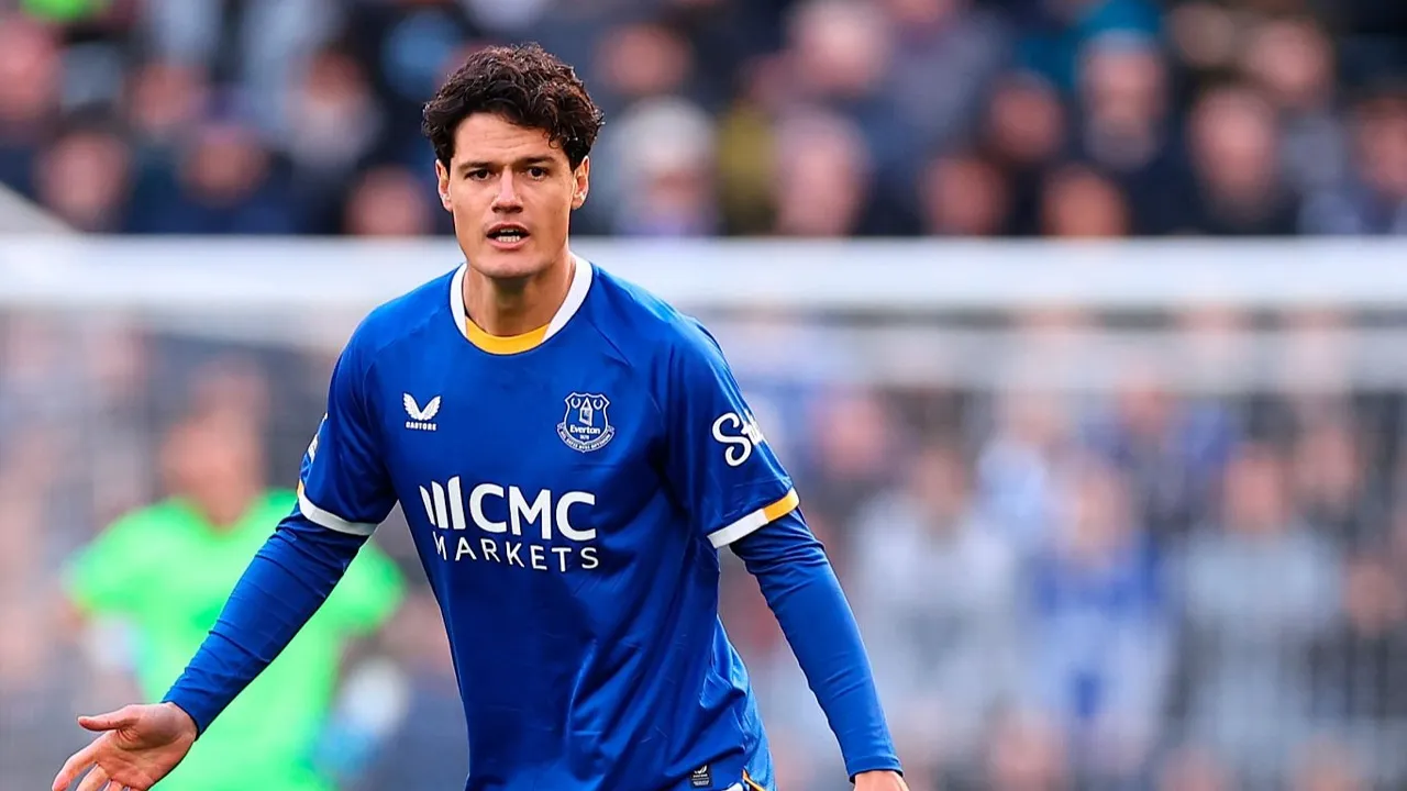 Christian Norgaard Minta Maaf Usai Debut Buruk di Everton