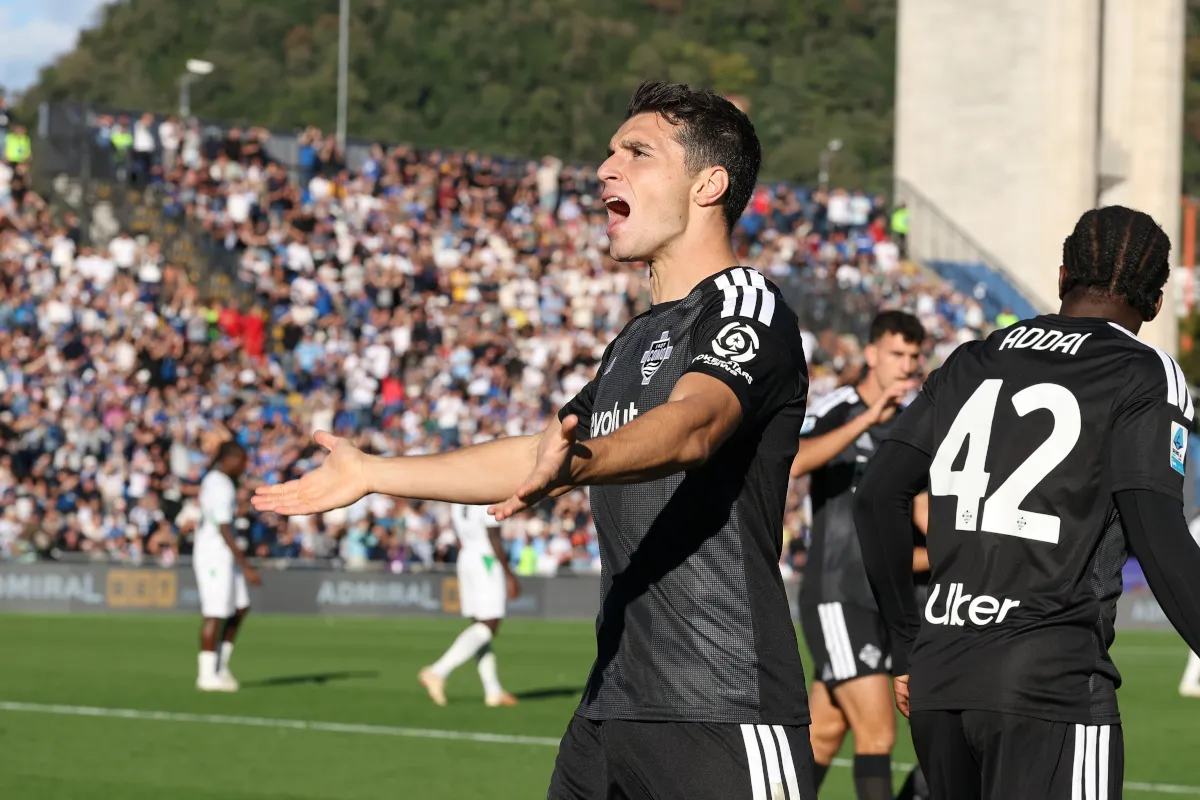 Douvikas Bersinar, Como Bungkam Sassuolo 2-0 di Serie A - sumber: (footballitalia)