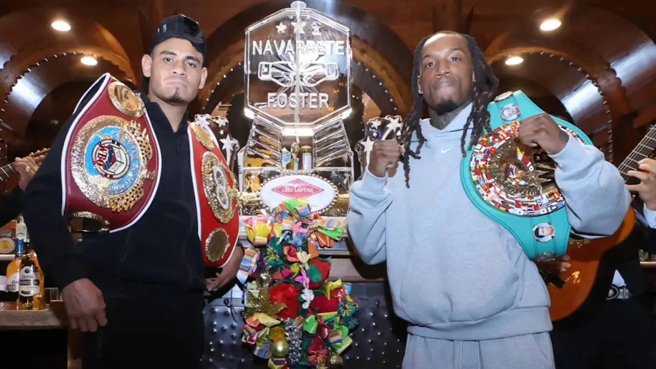 Emanuel Navarrete (kiri) dan O’Shaquie Foster. (Foto: Fight TV)