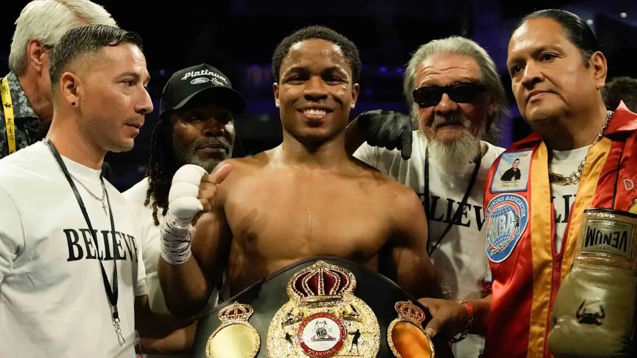 Ayah Floyd Schofield menyebut pihak promotor Top Rank telah mengirimkan dokumen terkait kemungkinan pertarungan tersebut. (Foto: Fight TV)