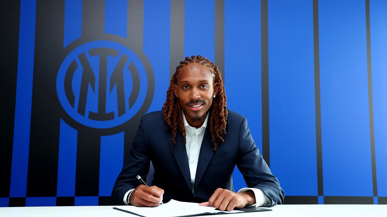 Gazzetta: Djed Spence Hadapi Bayang-Bayang Dumfries di Sisi Kanan Inter