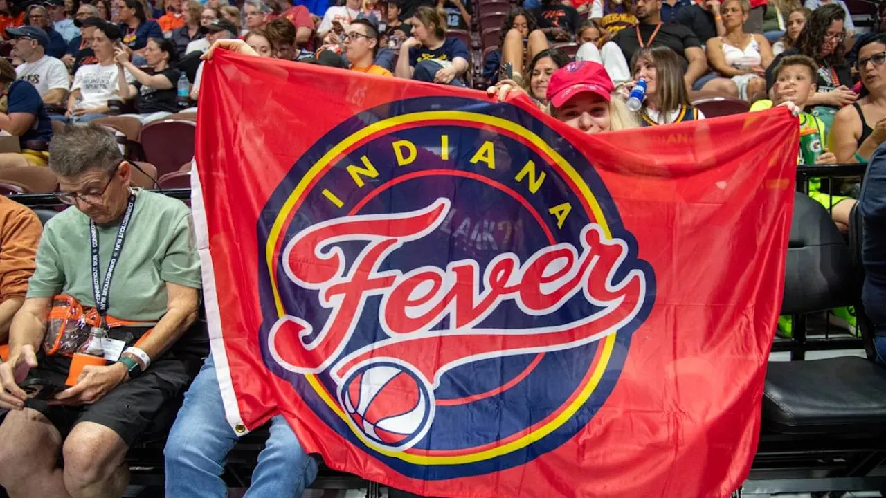 Perubahan tersebut terjadi setelah Indiana Fever gagal memenuhi target juara dan tersingkir pada putaran pertama playoff WNBA 2026. (Foto: AP)